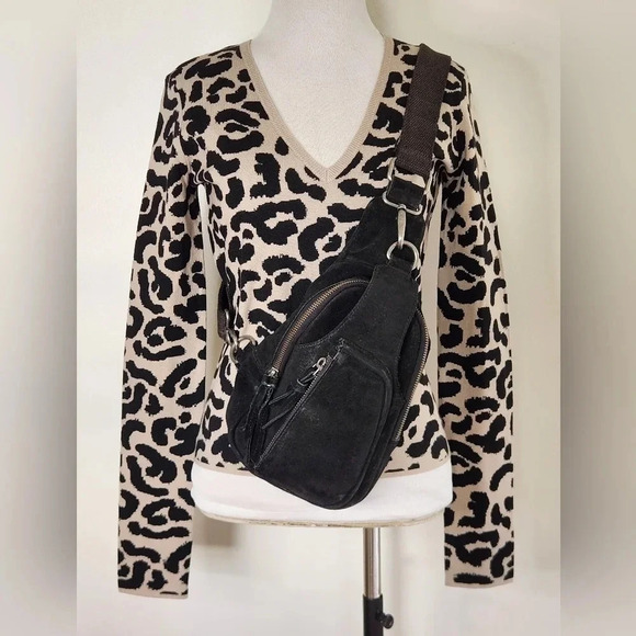 NWT || LITA by CIARA || cheetah print v neck sweater - Picture 1 of 6